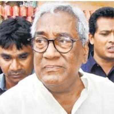 Ex-AP CM survives Maoist attack