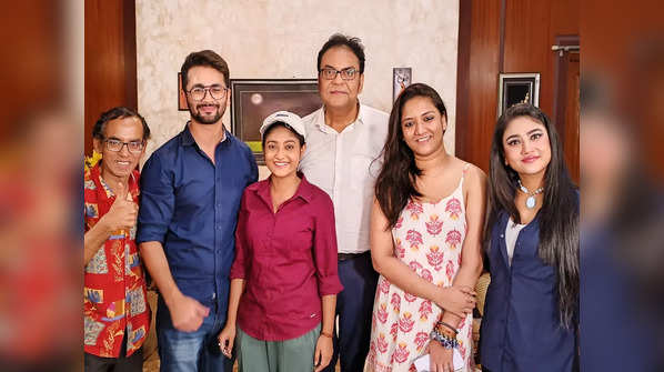 Daily soap Nayika No. 1 completes a run of 100 episodes; team celebrates