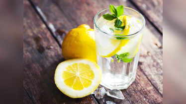 Putting lemon in water best sale