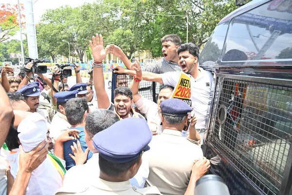 Youth Congress protests over NEET leak in Mysuru
