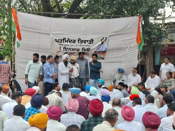 Cong office-bearer’s murder: Kin protest, refuse to perform last rites