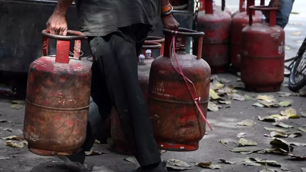 LPG cylinder shortage: Only rajma, kadhi and dal at many Delhi stalls and dhabas