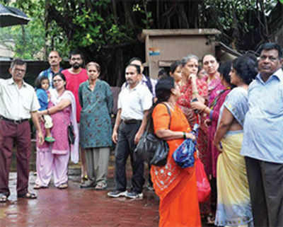 150 in Vikhroli society without tap water for a month