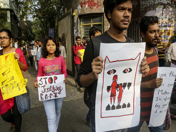 Kolkata: Citizens post cell numbers on Facebook to help women in distress