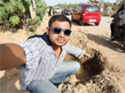 Now, #selfiewithpothole to highlight city’s bad roads