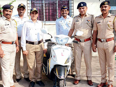 Scooter with fake TC leads traffic cops to fraud dealer
