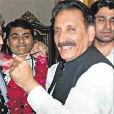 Chaudhry makes triumphant return as Pak SC top judge