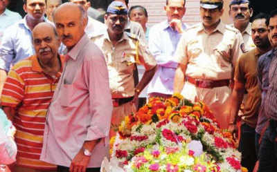 Sr inspector dies, shaken cops search for answers