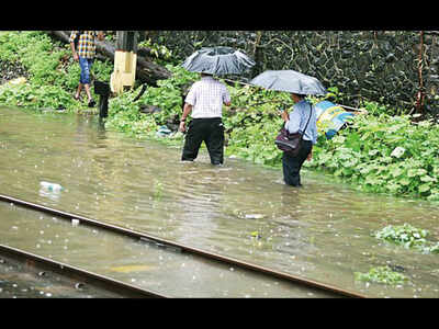 After successfully tackling flooding on Sion railway tracks, Central Railways to install six more heavy-duty pumps