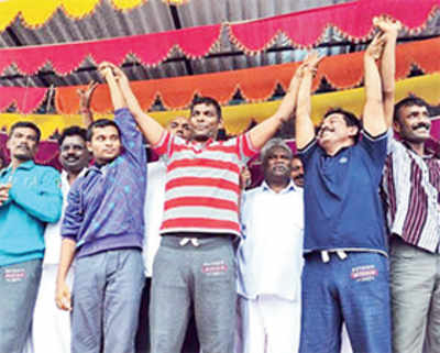 Joyous homecoming for fishermen freed by SL