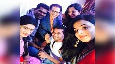 Anchor Mrudula Iyengar meets Jabardasth team in Vizag