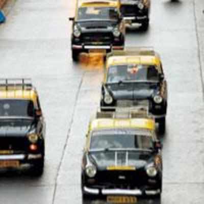 CM does U-turn on '˜learn Marathi' rule for cabbies