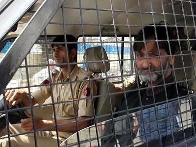 Kashmir: Hours before Delhi programme, cops arrest Hurriyat leaders Syed Ali Geelani, Mirwaiz Umar Farooq