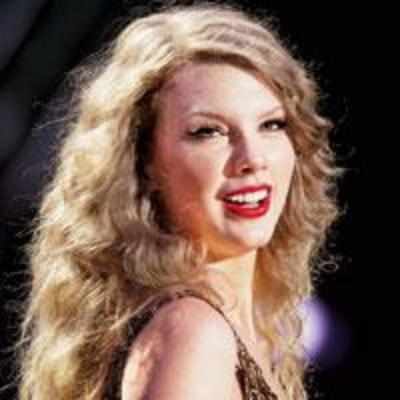 Taylor Swift  bags teen awards
