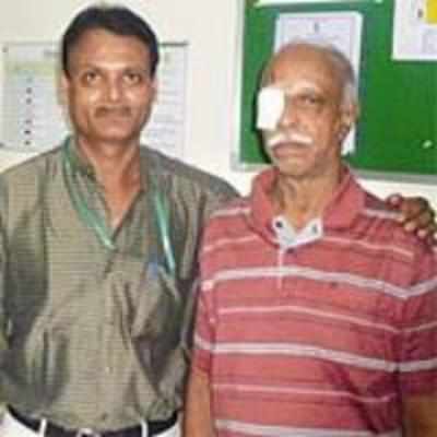 Mumbai doc pulls 13-cm live worm out of 75-yr-old's eye