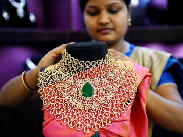 Industry expects gold to cross Rs 32,000 by Diwali