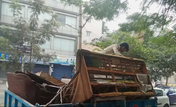 Where to discard old sofa or mattress in Bengaluru? Request now on ‘DClutter’ app