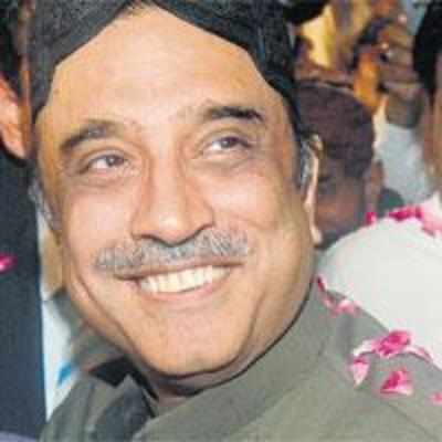 Court acquits Zardari in 1996 murder case
