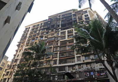 Bombay High Court rejects pre-arrest bail of one partner of building firm