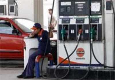 3,000 petrol pumps to dispense cash