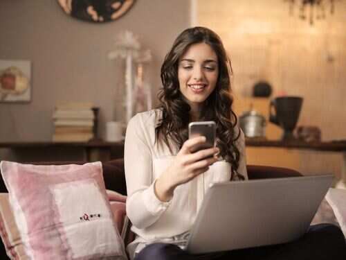 Step-by-Step Guide on How to Start a Conversation With a Girl on Instagram