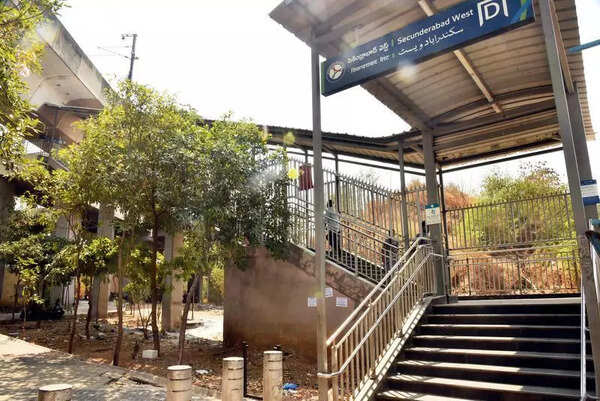East or West? Metro commuters puzzled over Secunderabad station