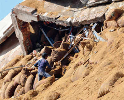 Blast in Kanpur cold storage kills 5, hurts 8