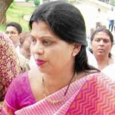 Juhu plots threaten to unseat Mayor Jadhav