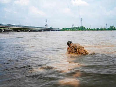 Delhi on alert as Yamuna breaches danger mark