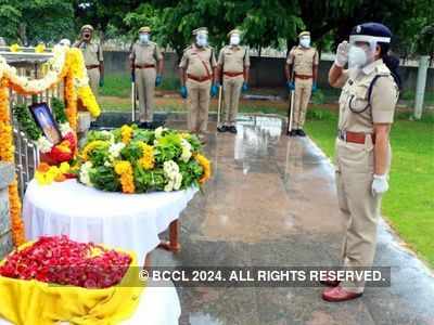 In Tirupati, cops falling victim to Covid-19 get martyr's honour at funeral
