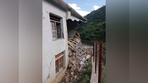 Massive Midnight Earthquake Jolts Nepal, Many Dead And Several Injured