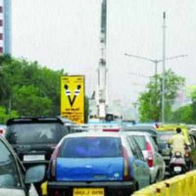 Suman Nagar snarl irks commuters