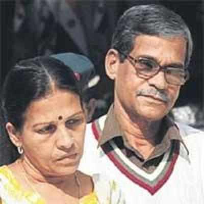 Major Unnikrishnan's parents make a quiet visit to the Taj