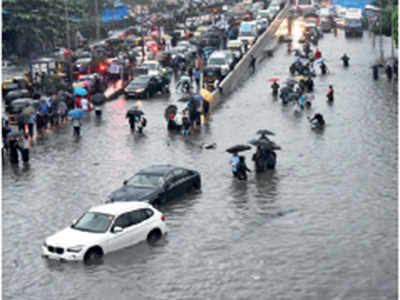 People stuck in rains this year will get meals: BMC
