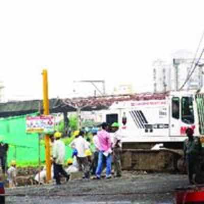 Finally, work resumes on  railway station complex
