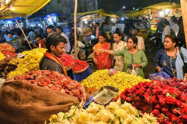 Dasara Prep Lights Up Hyderabad