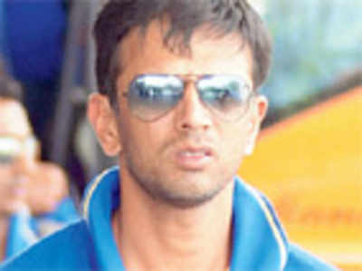 Dravid holds one-on-ones with teammates