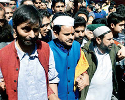 Pandits join separatists in protest