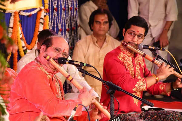 Sankat Mochan fest’s fifth night a symphony of soulful notes