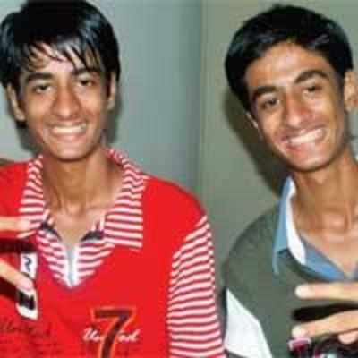 Identical twins secure identical SSC percentage