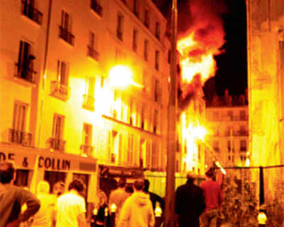 Eight killed in Paris apartment block fire