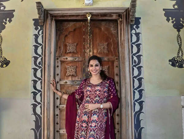 People call me the Khallas girl even today: Isha Koppikar