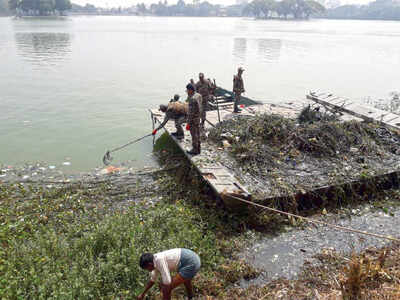 Clean-up at Ulsoor lake