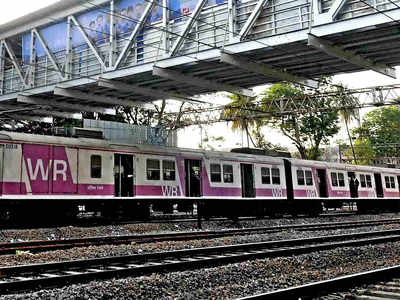 50 WR trains cancelled, 150 delayed due to signal glitch