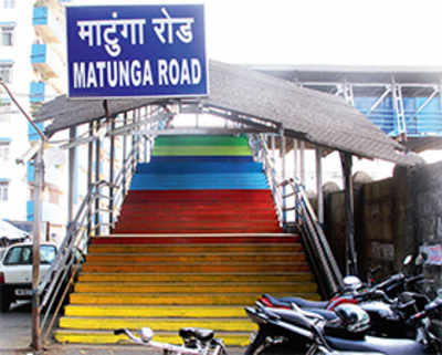 Students give Matunga Rd station colourful makeover