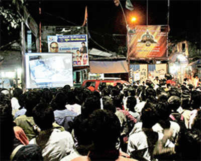 2 cops suspended, police play CCTV footage on large screen