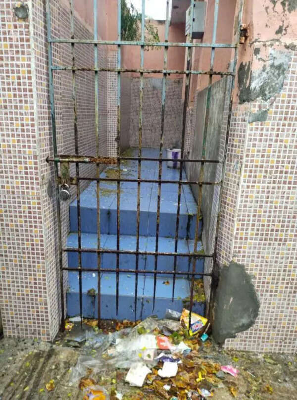 Vyasarpadi’s rly tracks turn loos