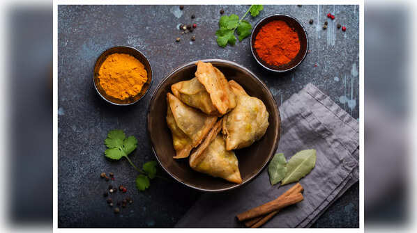 Types Of Samosa In Delhi: This Delhi shop serves 28 varieties of samosa