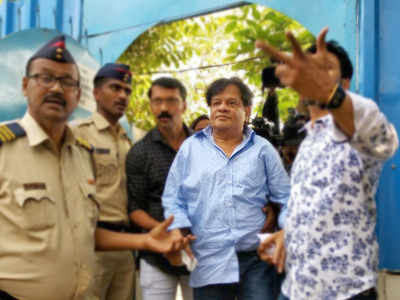 Cops suspended over ‘VIP treatment’ to Iqbal Kaskar