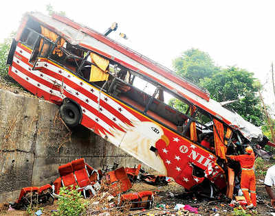 Ill-fated bus had seven people in driver’s cabin